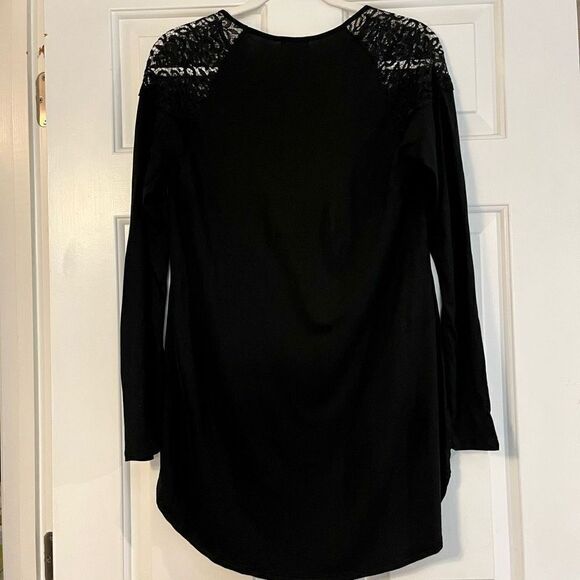 Old Navy Tulip Hem Slide Slits Lace Top Medium - Picture 3 of 13